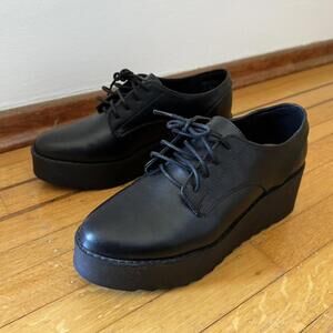 Black platform Oxford shoes platforms size 7, like new condition vegan platform